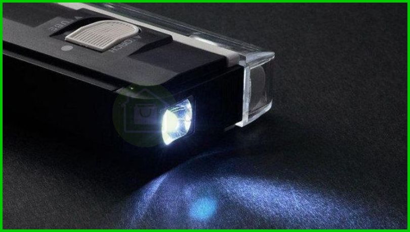 Детектор валют Handheld Blacklight DL-01 имеет светодиодный фонарик