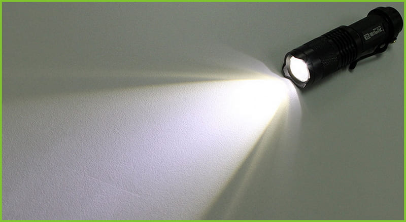 Компактный светодиодный фонарь с зумом Sipik SK68 -9